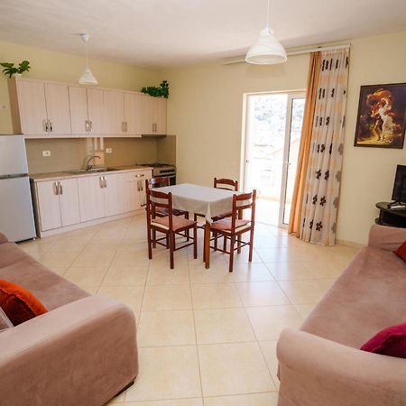 Sarah'S Apartments - 5 Min Walk To Beaches & Boulevard - Big Balcony! Sarandë Exterior foto