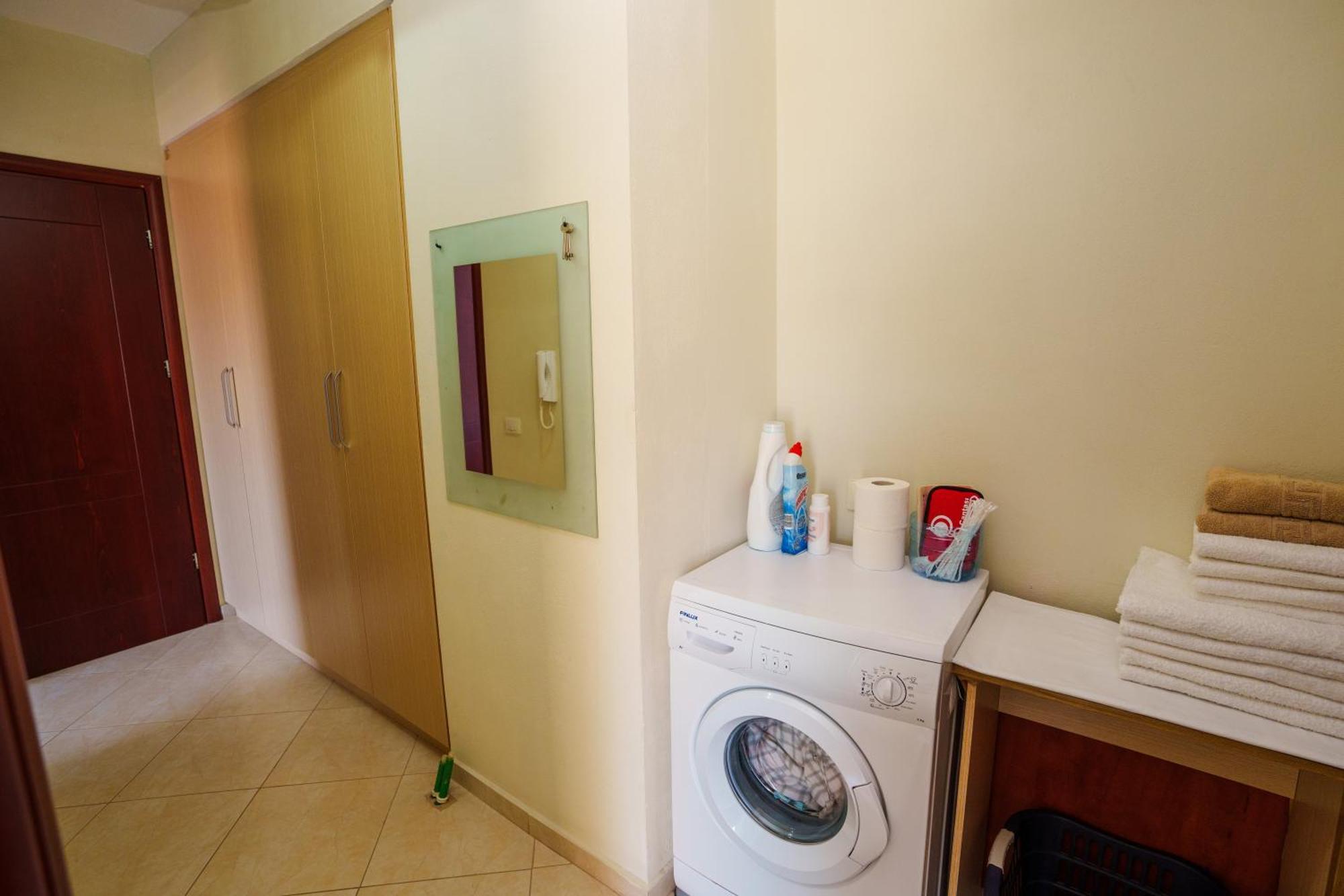 Sarah'S Apartments - 5 Min Walk To Beaches & Boulevard - Big Balcony! Sarandë Exterior foto